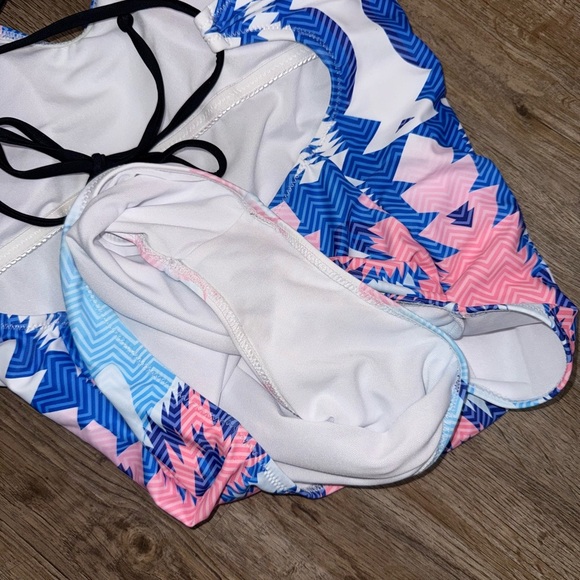 Ekouaer • Backless One Piece Swimsuit - Picture 9 of 13